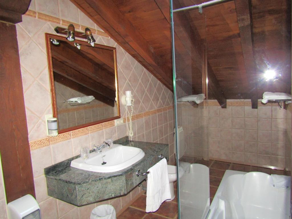 Posada La Venta De Quijas Exterior foto